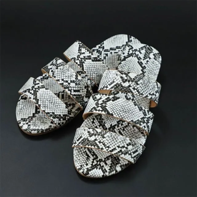 2019 Women Slippers Flat Candy Color Summer Female Cool Flip Flops Comfort Outside Beach Ladies Soft Slides Casual Shoes
