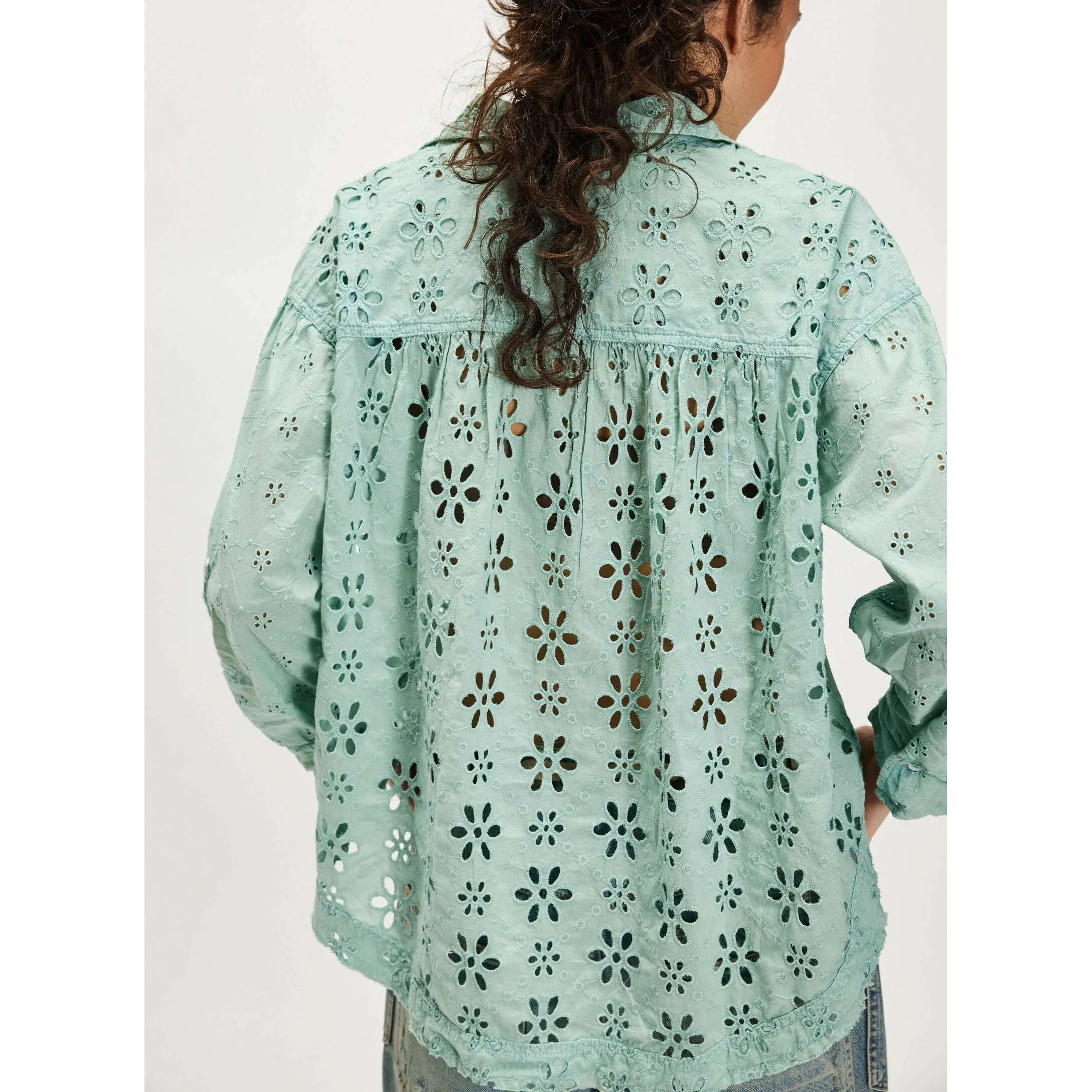 FREE PEOPLE - MAE WASHED EYELET SHIRT - Faded Green Wash