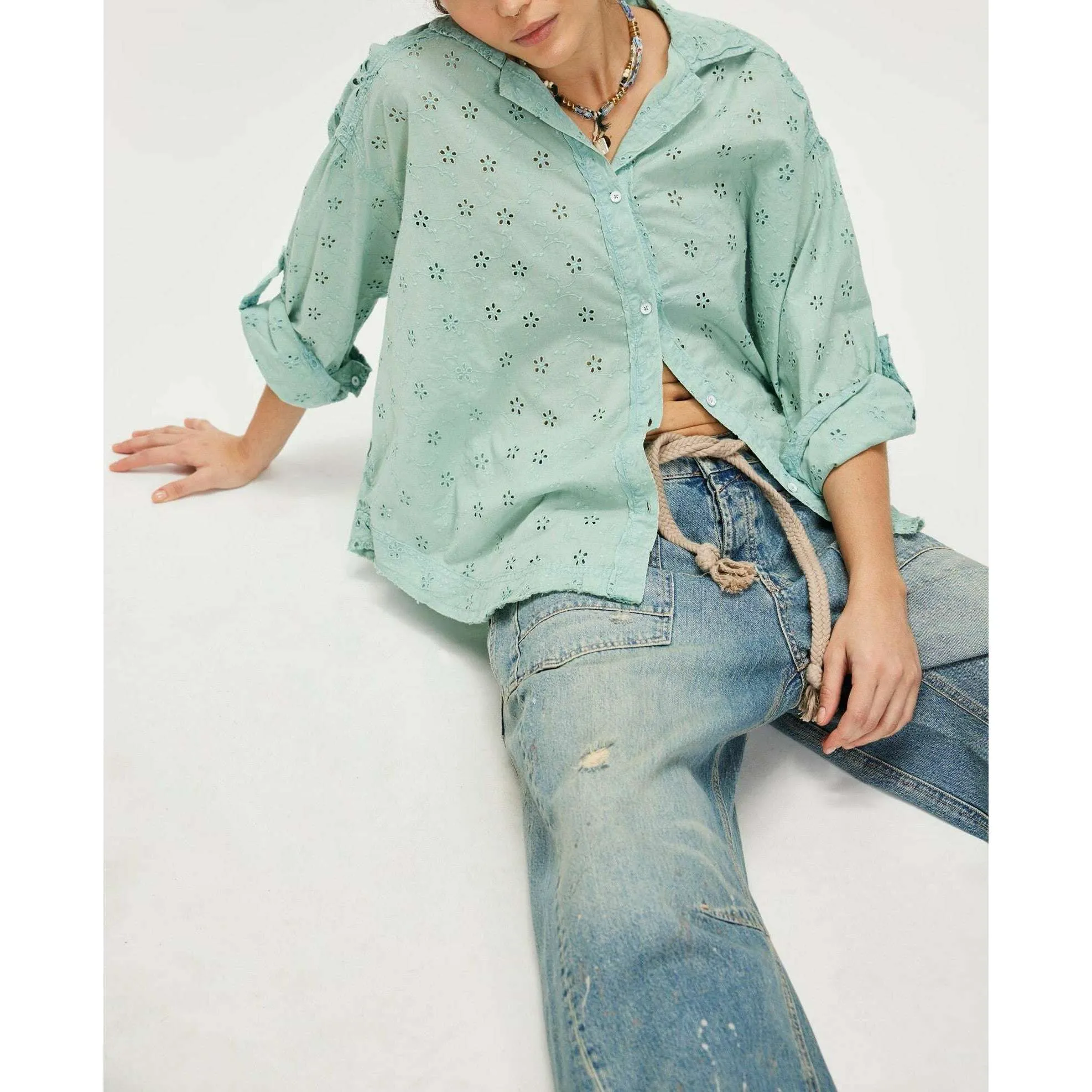 FREE PEOPLE - MAE WASHED EYELET SHIRT - Faded Green Wash