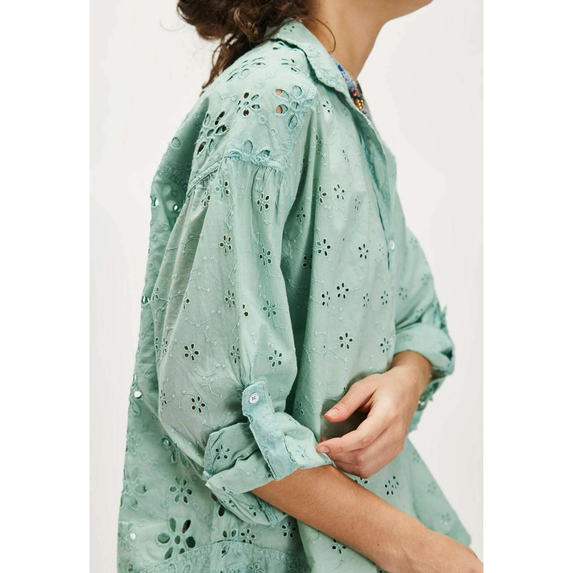 FREE PEOPLE - MAE WASHED EYELET SHIRT - Faded Green Wash